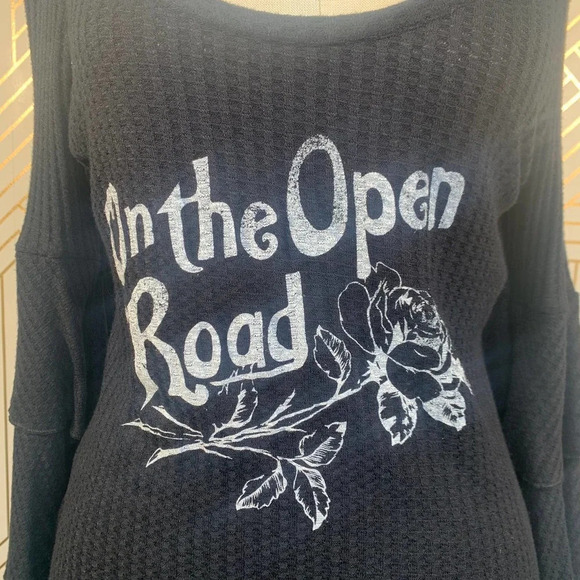 Chaser On‎ the Open Road Thermal Ruffle Sleeve Tee - Picture 3 of 11